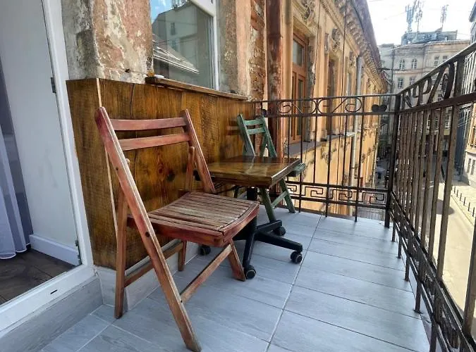 фурманська, 3 *